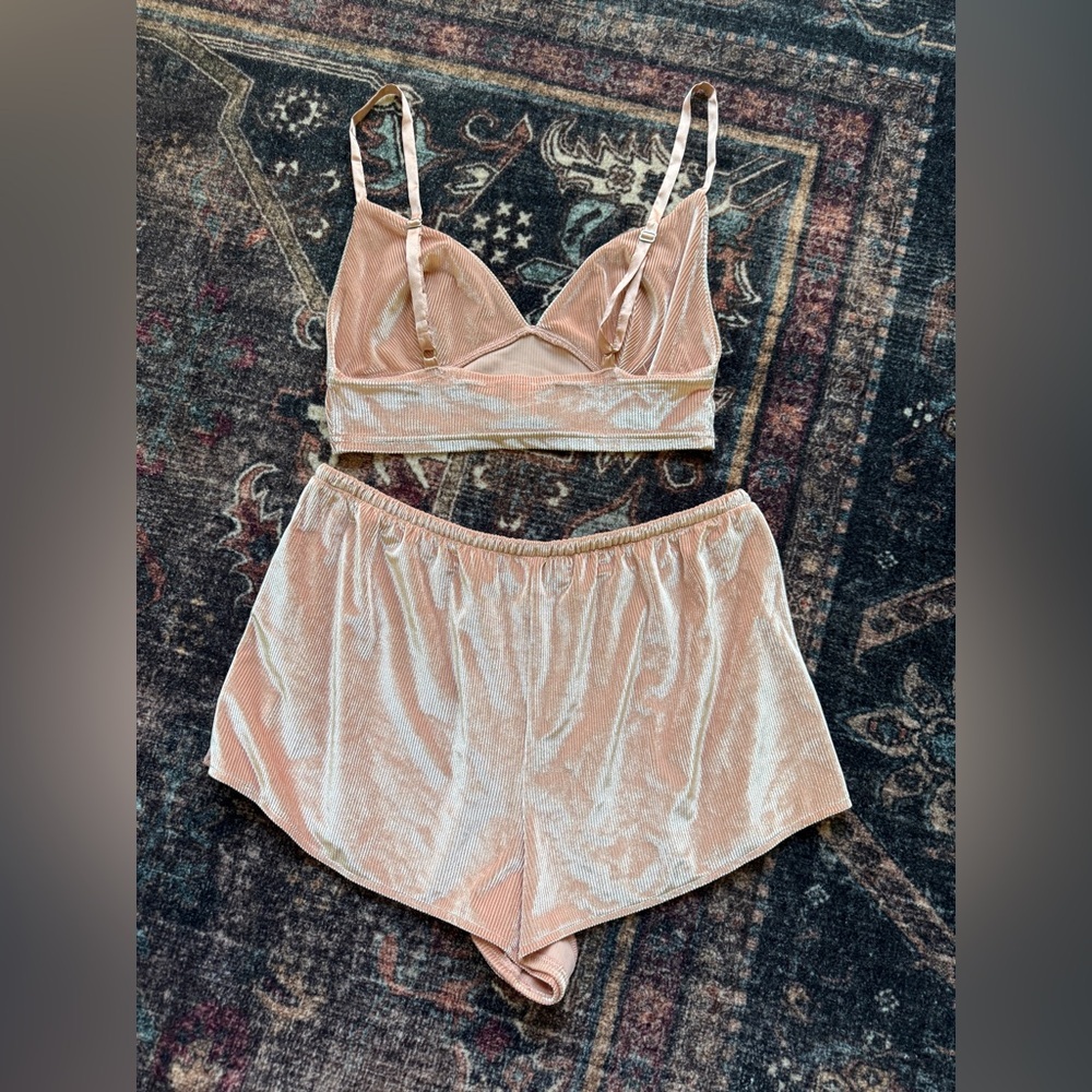 Victoria’s Secret lounge sleep pj’s Peach‎ Set crushed velvet bra shorts - Picture 5 of 5